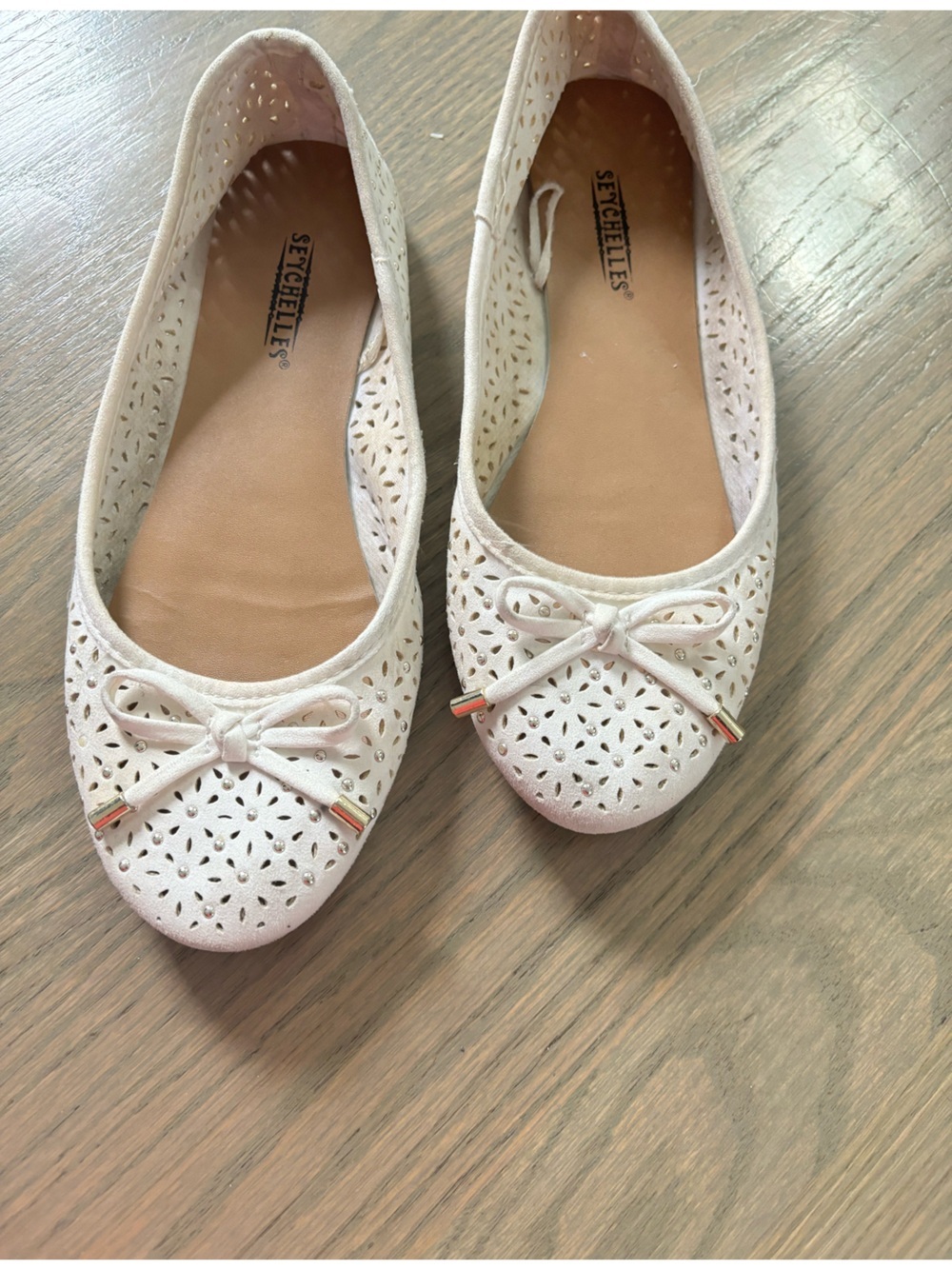 Seychelles perforated leather ballet flats white bow women’s size 7
